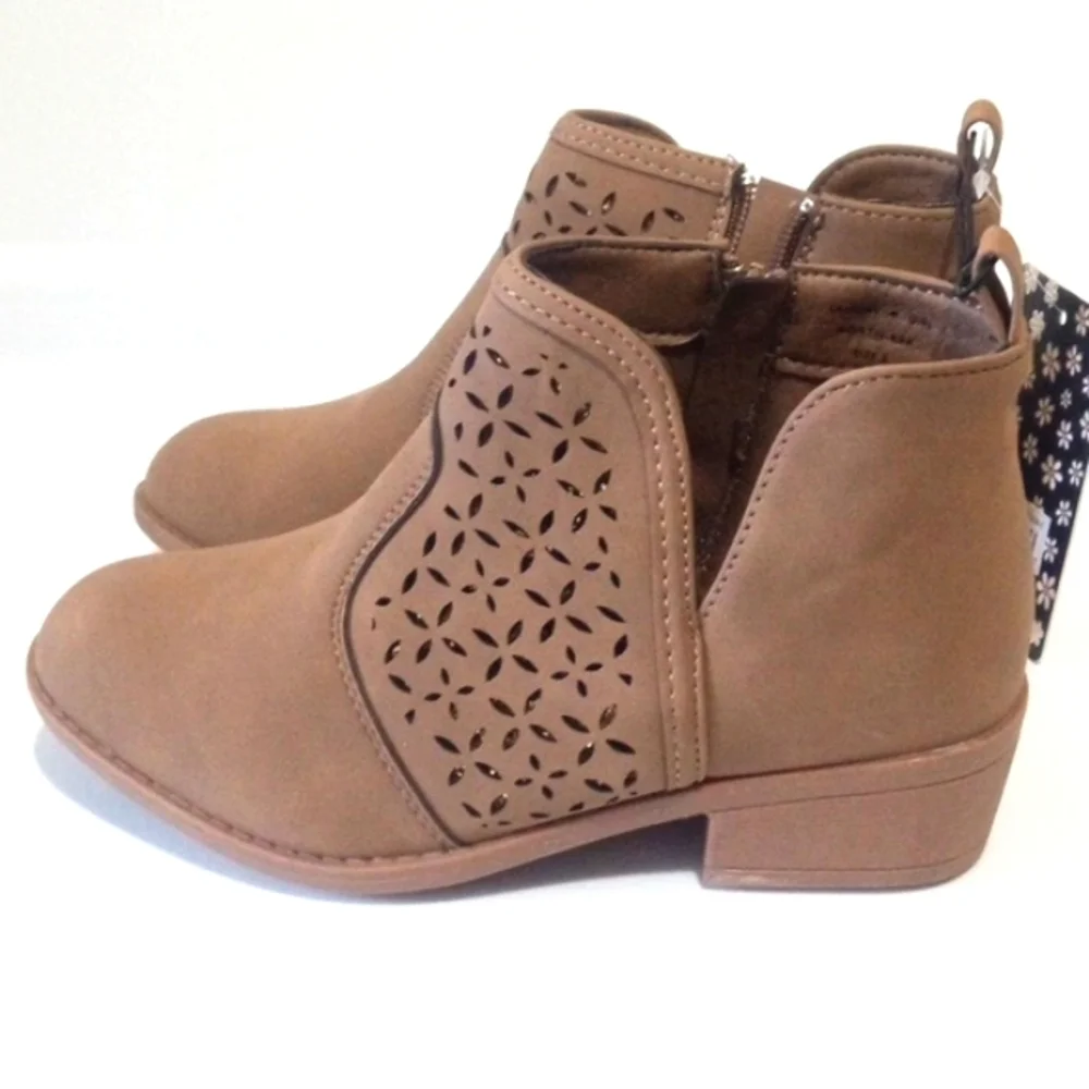 LAUNDRY GIRL TAN ANKLE BOOTS WITH GOLD SPARKLE CUT-OUT DESIGN SIZE 2 NWT